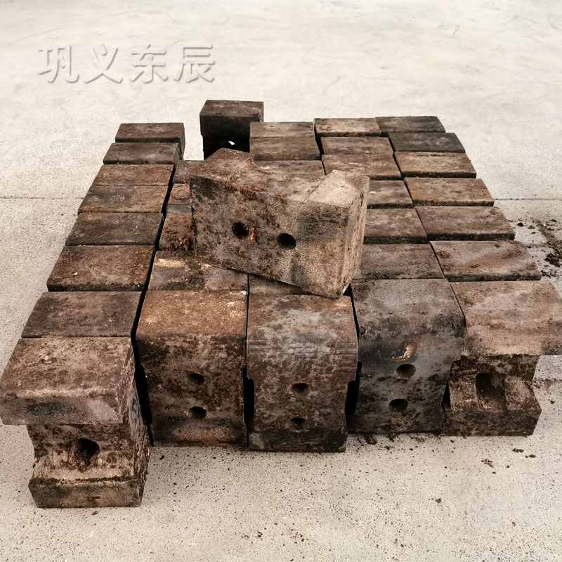 鵝卵石粉碎機(jī)錘頭在四川德陽客戶的沙石料現(xiàn)場再展雄風(fēng)